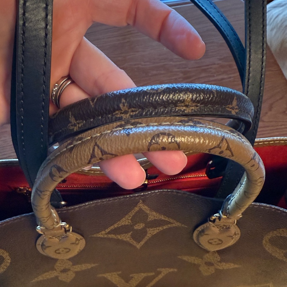 Louis Vuitton GM Monogram On The Go Tote Bag - Picture 16 of 16